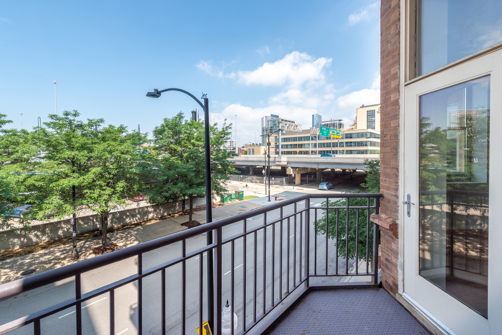 500 South Clinton Street, Unit 230 Chicago, IL 60607 - Photo 21 of 31 a view of city from a balcony
