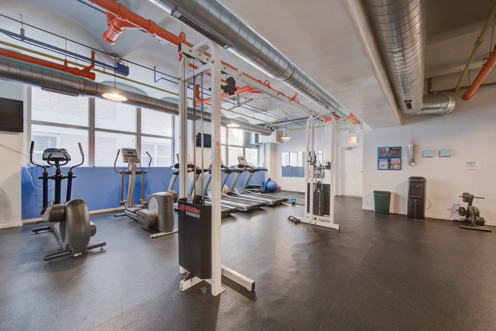 500 South Clinton Street, Unit 230 Chicago, IL 60607 - Photo 22 of 31 a view of a room with gym equipment