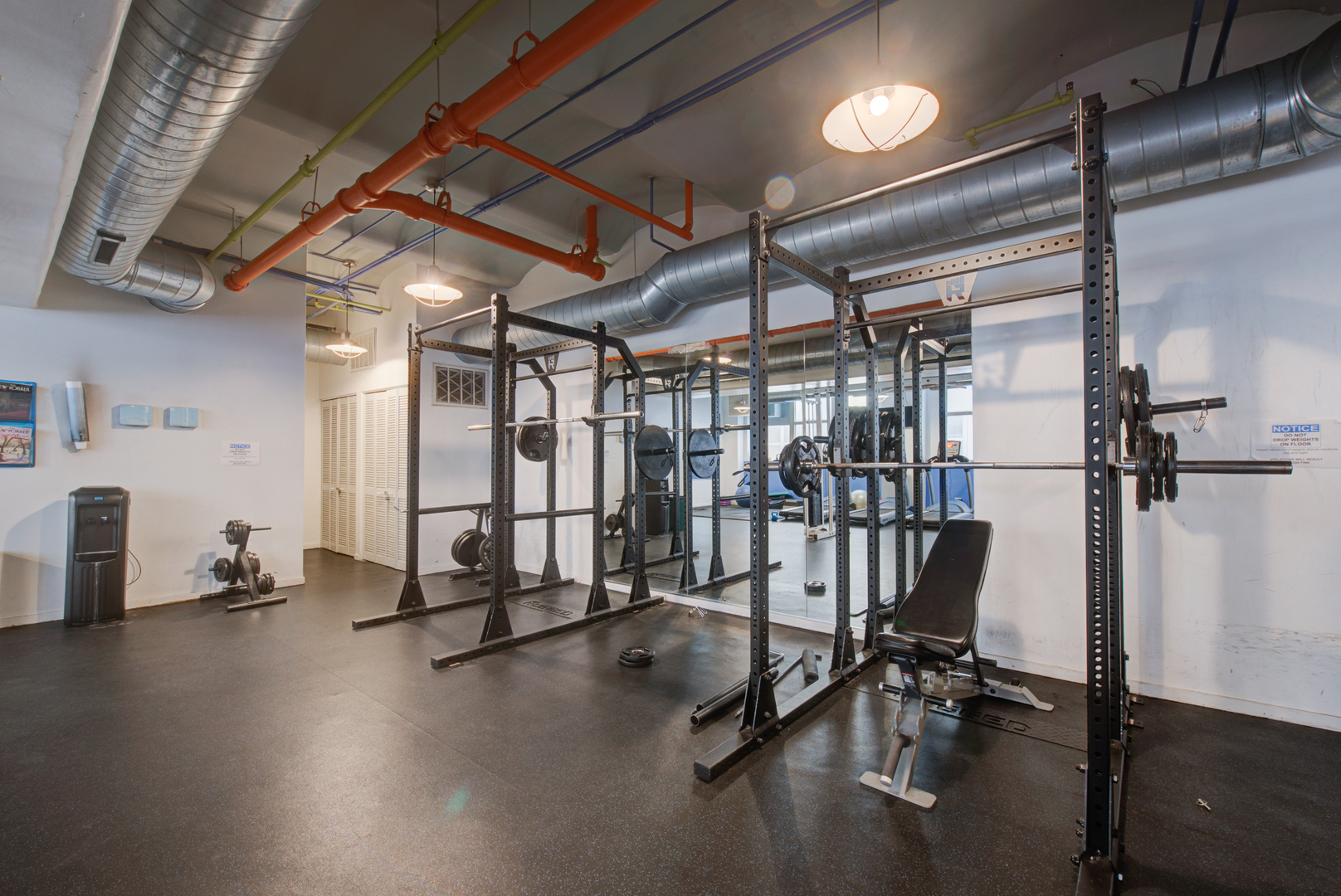 500 South Clinton Street, Unit 230 Chicago, IL 60607 - Photo 23 of 31 a view of a room with gym equipment