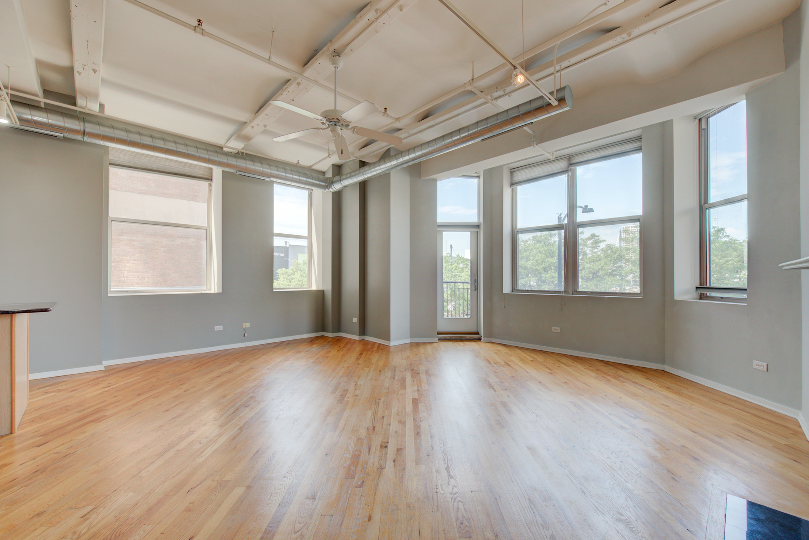 500 South Clinton Street, Unit 230 Chicago, IL 60607 - Photo 3 of 31 a view of an empty room with wooden floor and a window
