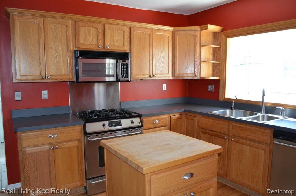 2694 Kenmore Road Berkley, MI 48072 - Photo 7 of 24 kitchen (2).jpg