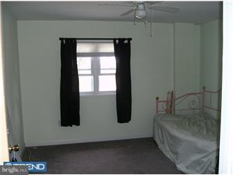 145 Big Oak Road Bridgeton, NJ 08302 - Photo 5 of 12 a bathroom with a bathtub