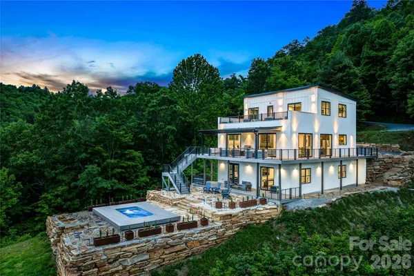 $2,225,000 | 840 Fontana Trace Drive, Bryson City, NC 28713
