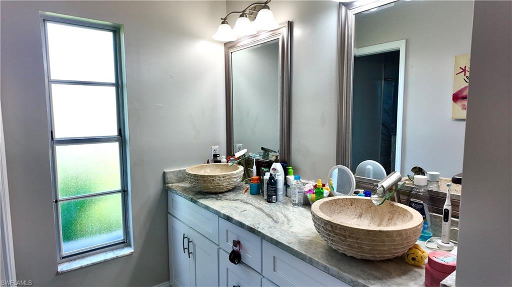 541 Landmark Drive Naples, FL 34112 - Photo 10 of 17
