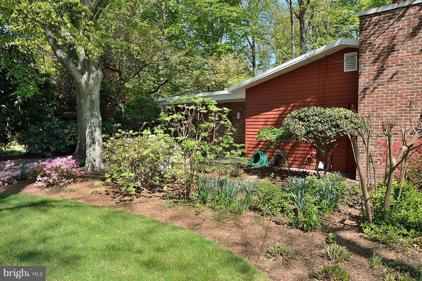 1925 Marthas Road Alexandria, VA 22307 - Photo 25 of 29 a backyard of a house with lots of green space