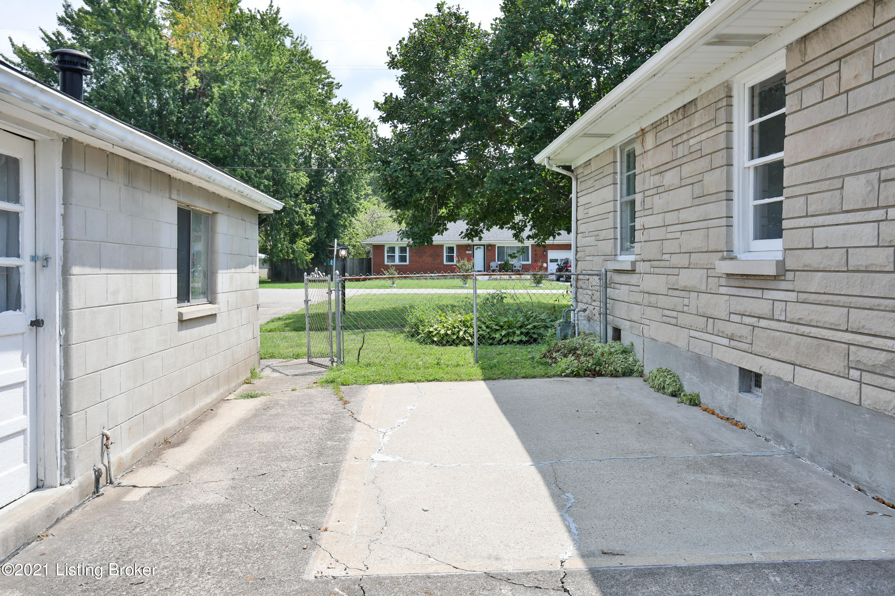 8384 Walker Road Louisville, KY 40258 - Photo 24 of 28 8384 Walker Rd-21
