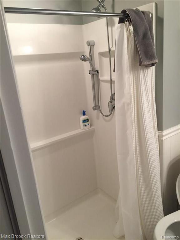 33118 Hearthstone Road Farmington Hills, MI 48334 - Photo 23 of 37