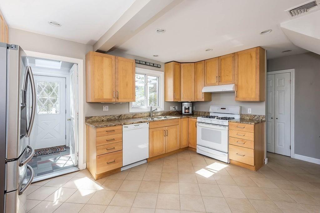 53 Brook Road Sharon, MA 02067 - Photo 8 of 39 Gallery Image 8