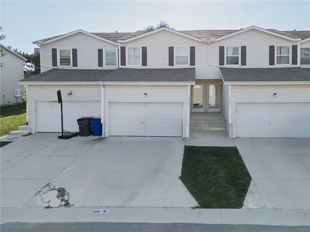 $215,000 | 1416 East 125th Terrace, Unit B, Olathe, KS 66061