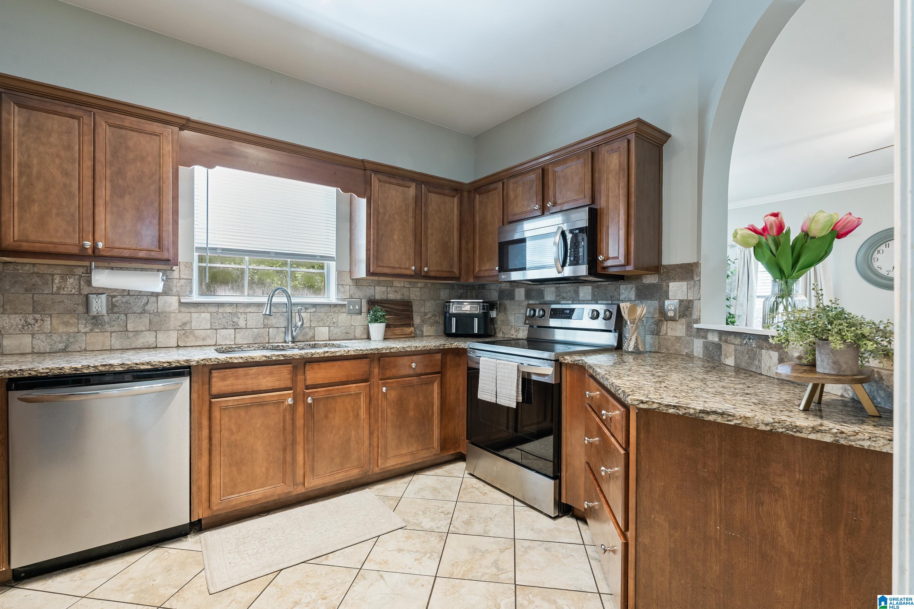 1433 Heather Lane Alabaster, AL 35007 - Photo 3 of 49