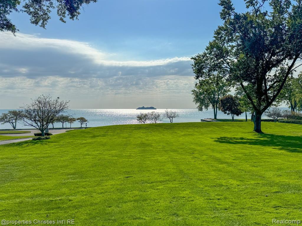 237 Lake Shore Road Grosse Pointe Farms, MI 48236 - Photo 3 of 98 Gallery Image 3