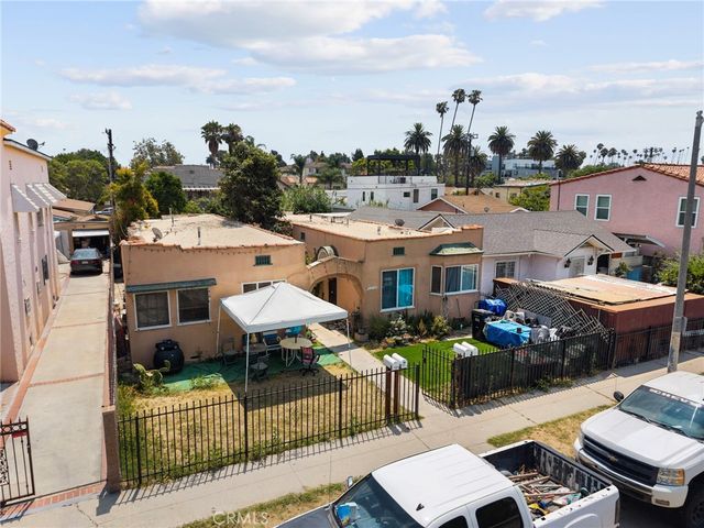 a picture of houses with outdoor space