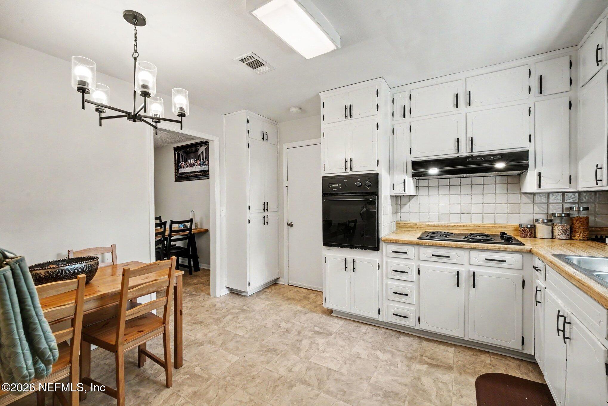 8957 Yarmouth Road Jacksonville, FL 32257 - Photo 10 of 33 010_file_6146