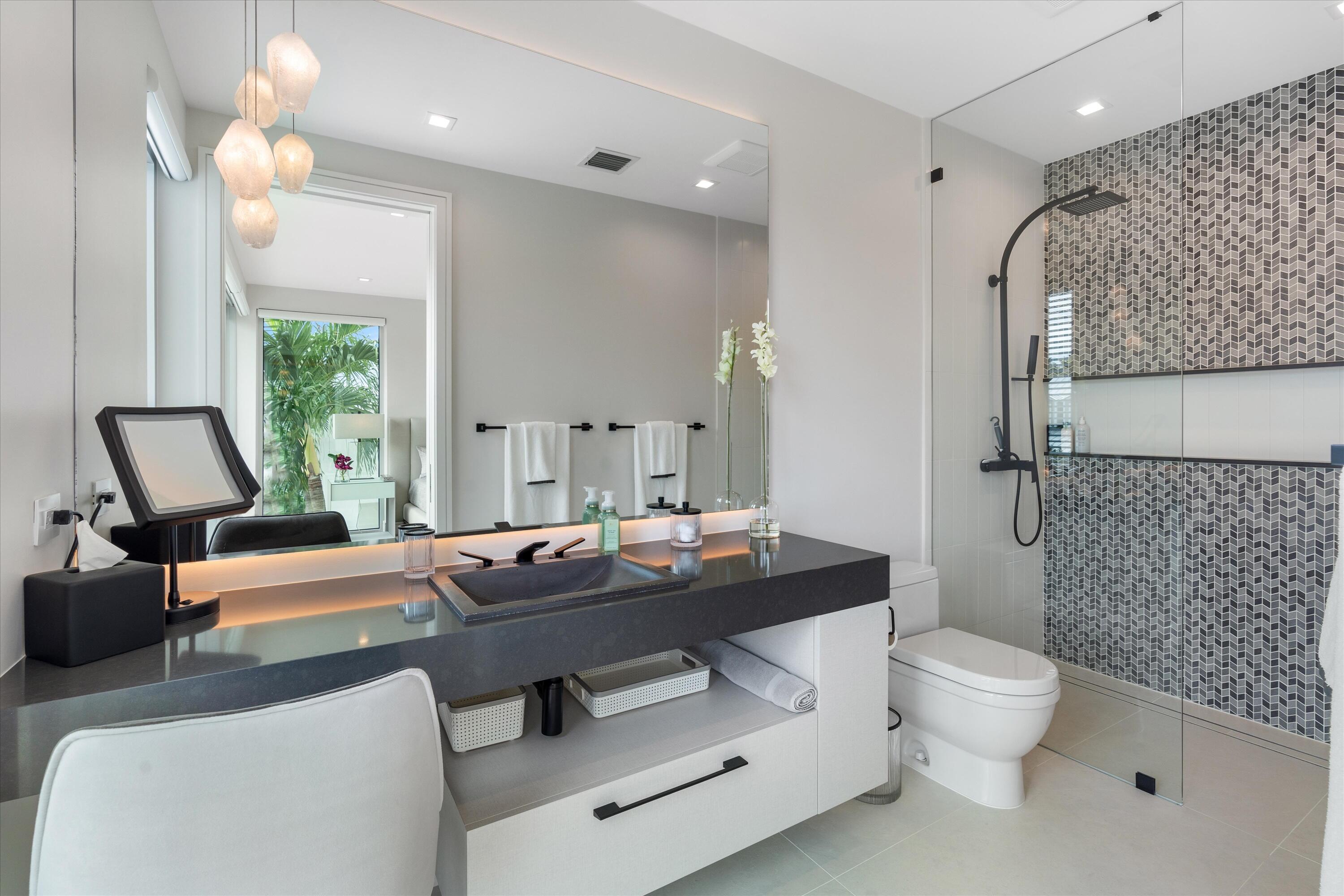 917 Bucida Road, Unit C Delray Beach, FL 33483 - Photo 41 of 77 Main level ensuite bath