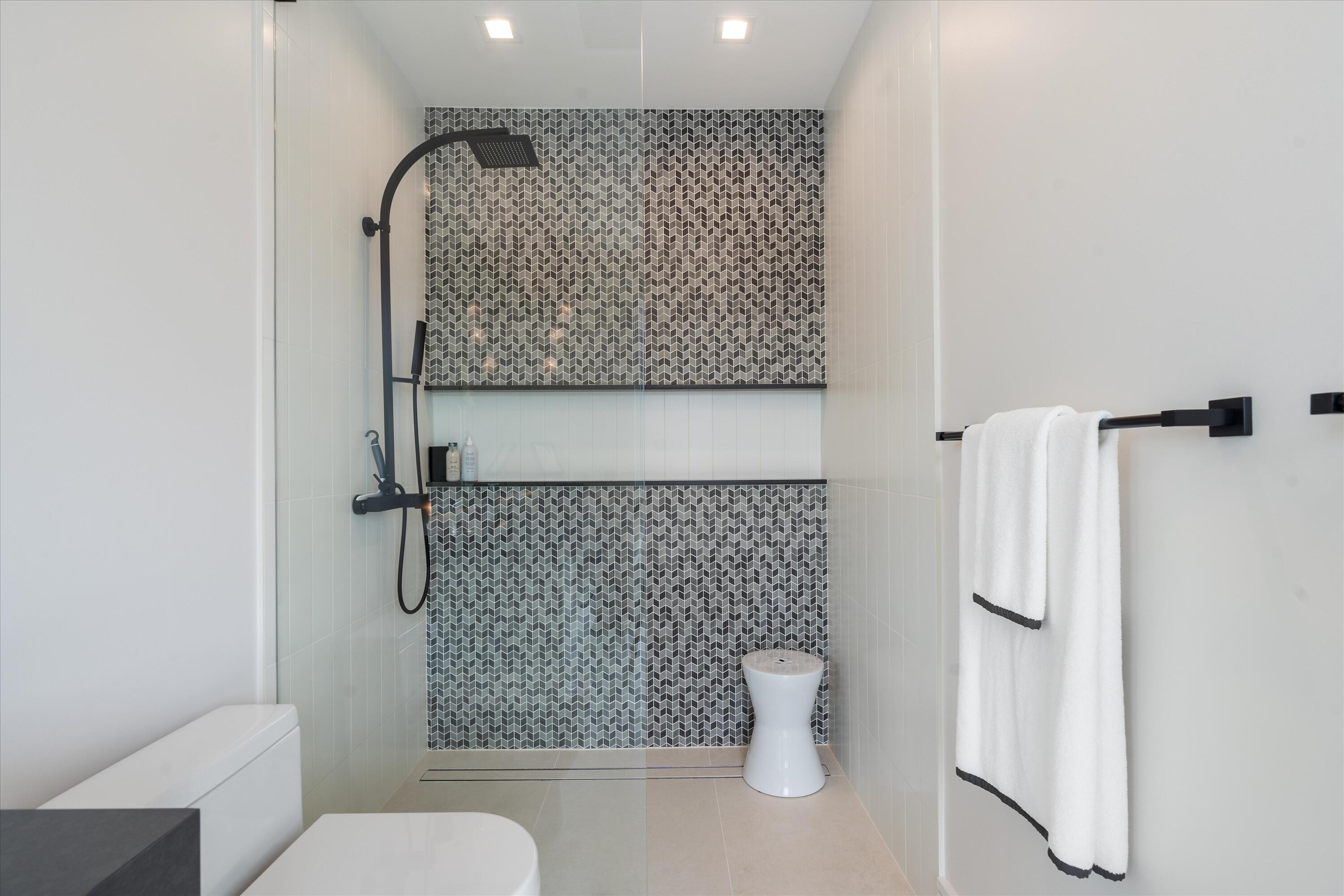 917 Bucida Road, Unit C Delray Beach, FL 33483 - Photo 42 of 77 Main level ensuite bath