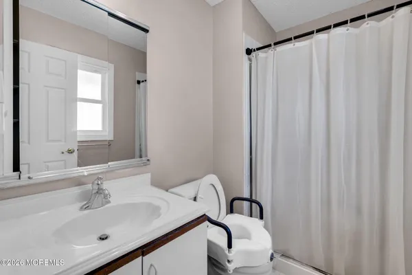 $449,900 | 1 Woodchuck Lane, Brick, NJ 08724