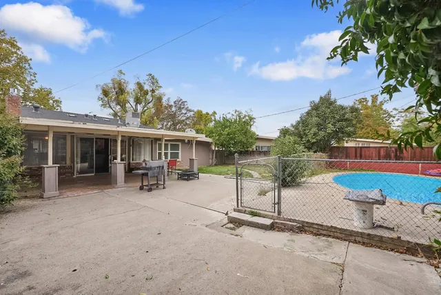 a view of a house with backyard and sitting area