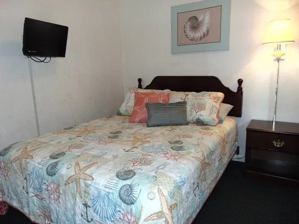 a view of a livingroom with furniture