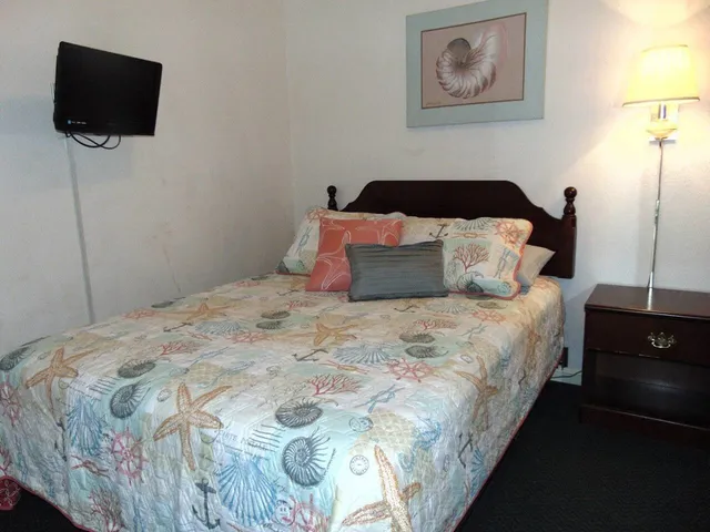 a view of a livingroom with furniture