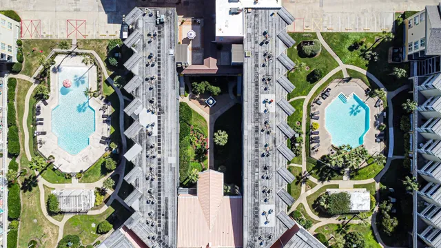 a view of a multi story building