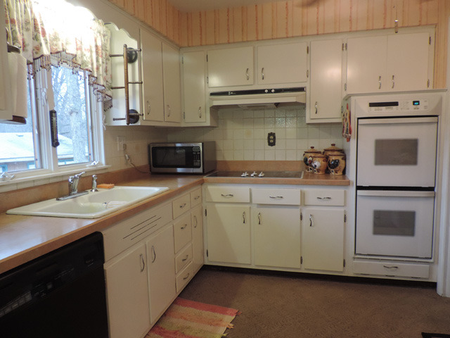 19610 West Manhattan Road Elwood, IL 60421 - Photo 8 of 17 a kitchen with a sink stove and cabinets
