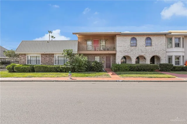 a view of building with yard