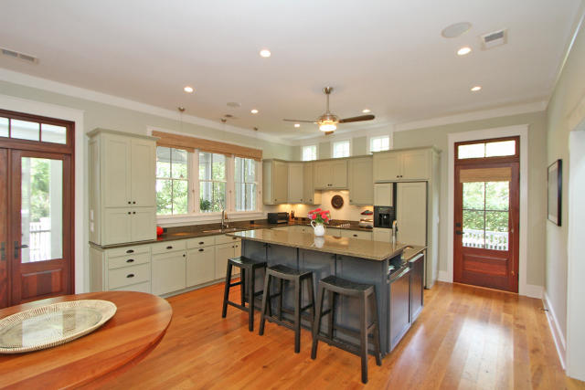19 Isle Of Hope Road Mount Pleasant, SC 29464 - Photo 12 of 46 19 Isle of Hope (28)0028