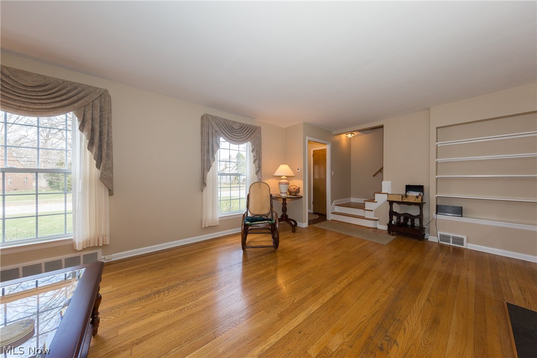 3716 Stoneleigh Road Cleveland Heights, OH 44121 - Photo 3 of 34
