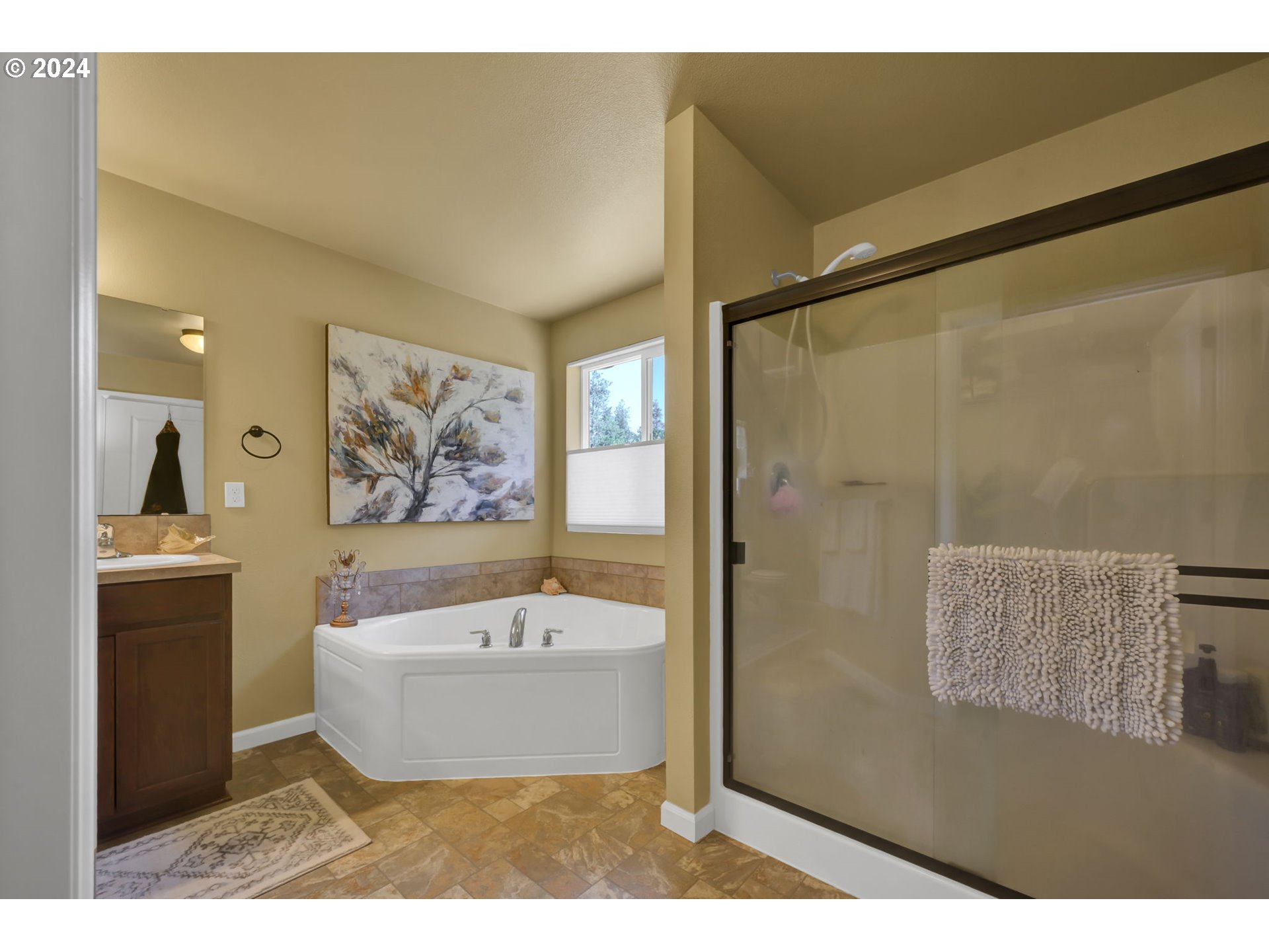 33320 Bryant Road Creswell, OR 97426 - Photo 15 of 48 Owner's Suite Bathroom