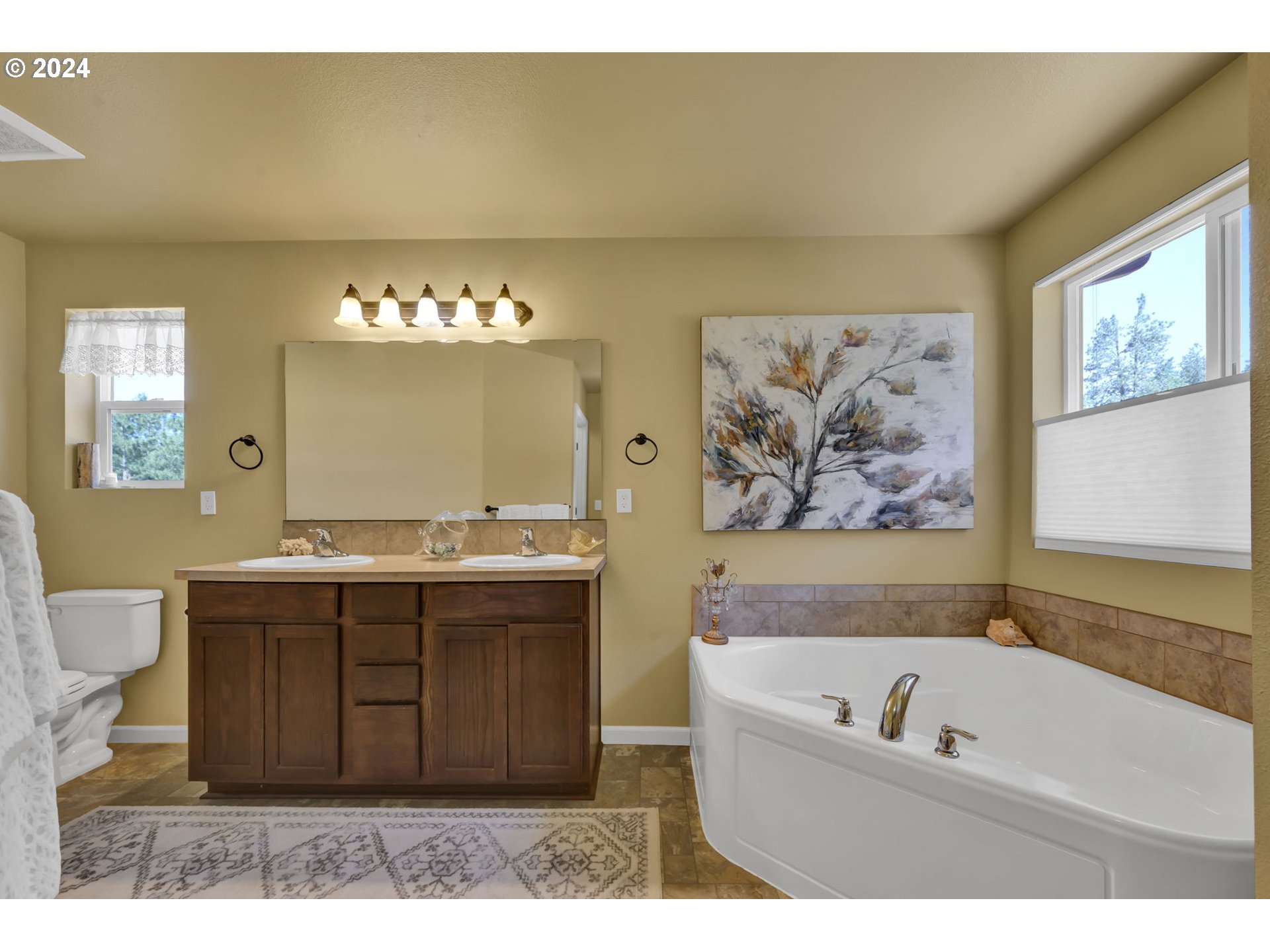33320 Bryant Road Creswell, OR 97426 - Photo 29 of 48 Owner's Suite Bathroom