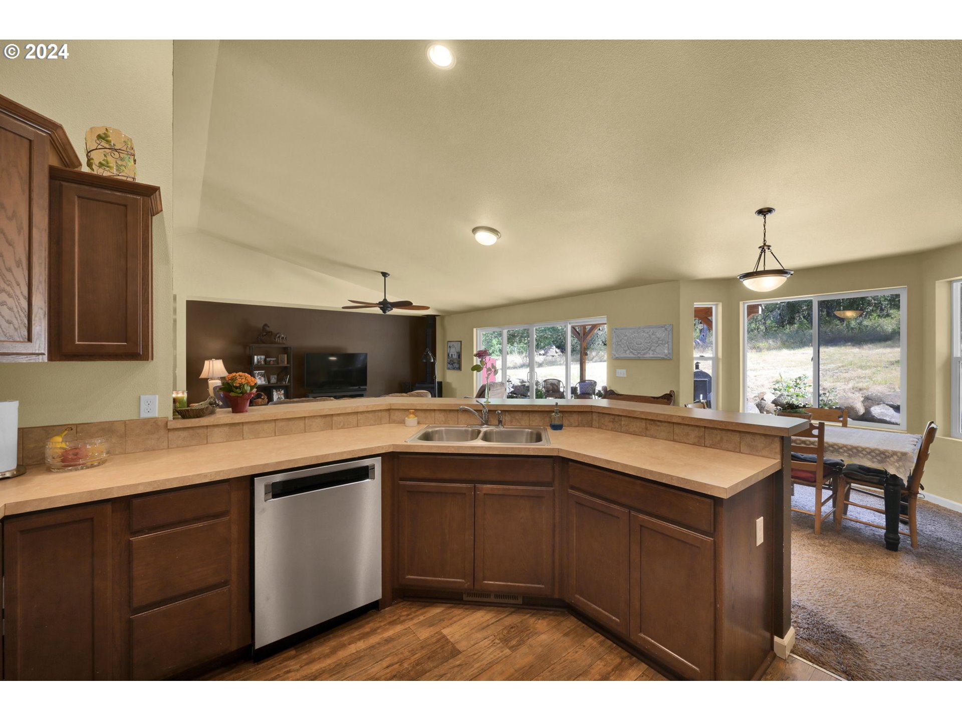 33320 Bryant Road Creswell, OR 97426 - Photo 9 of 48 Kitchen