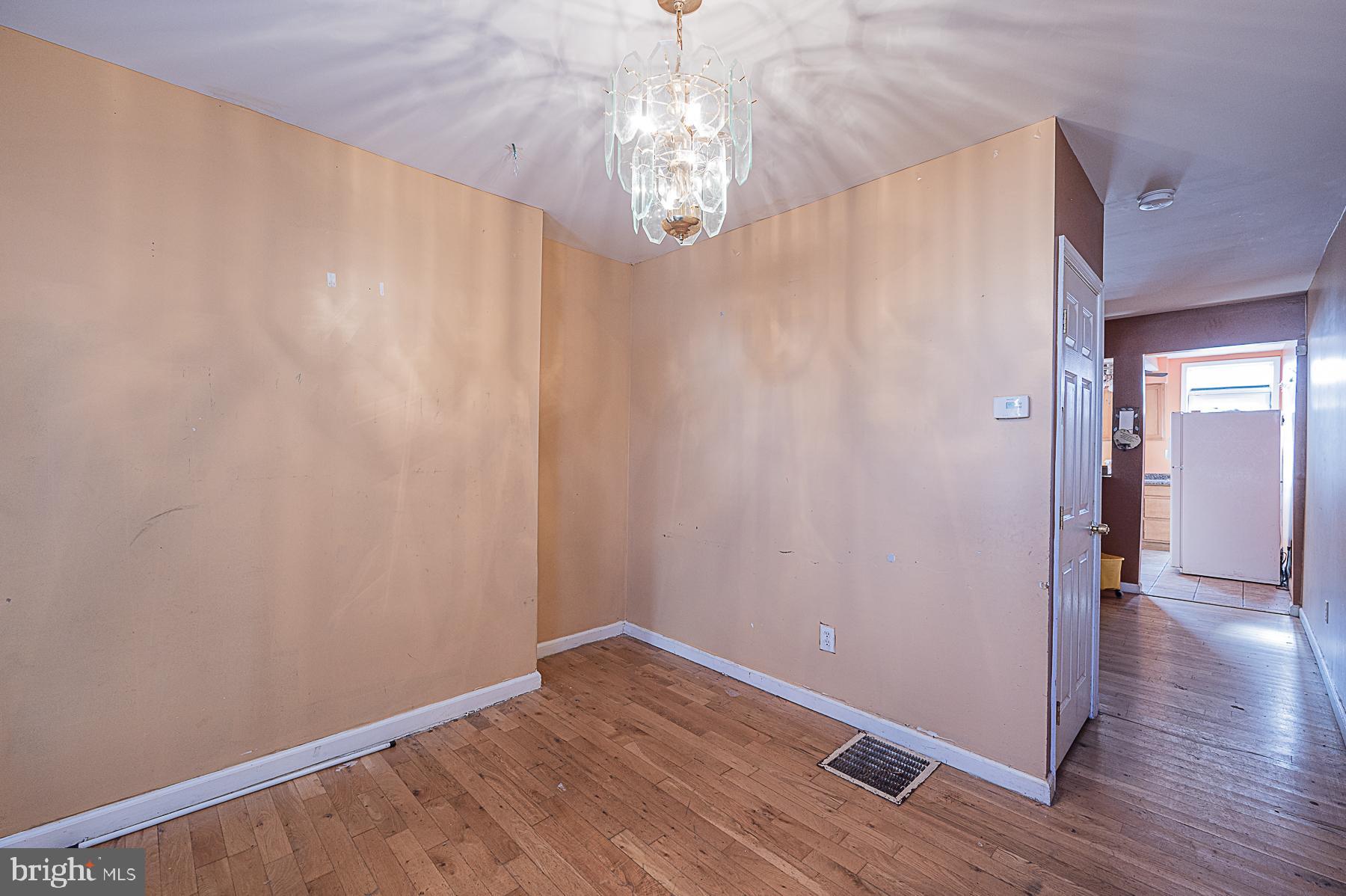 2123 Ridgehill Avenue Baltimore, MD 21217 - Photo 4 of 17 Front Living Space