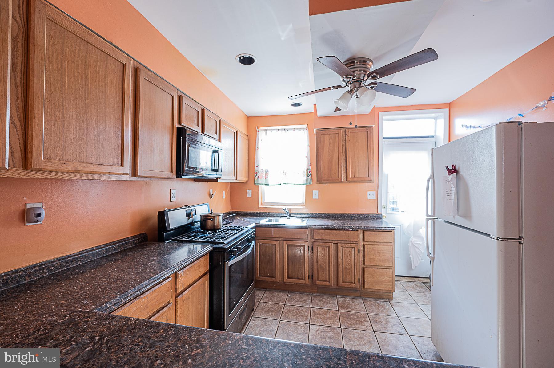 2123 Ridgehill Avenue Baltimore, MD 21217 - Photo 8 of 17 Kitchen