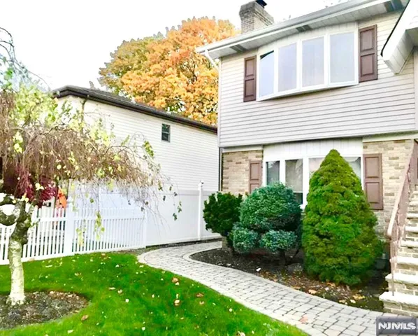 $2,550 | 34 Willow Wood Court, Unit 1, East Rutherford, NJ 07073