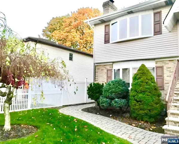 $2,550 | 34 Willow Wood Court, Unit 1, East Rutherford, NJ 07073