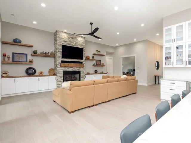 $1,375,000 | 422 Ascension Valley, Horse Shoe, NC 28742