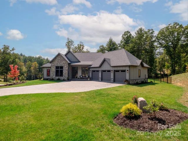 $1,375,000 | 422 Ascension Valley, Horse Shoe, NC 28742