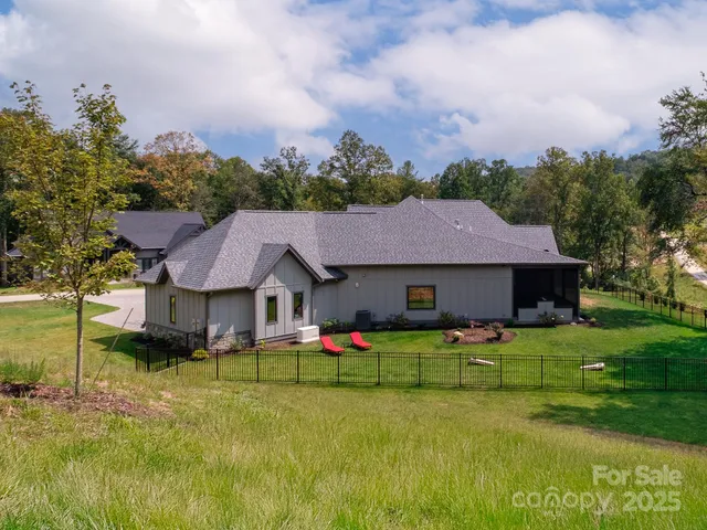 $1,375,000 | 422 Ascension Valley, Horse Shoe, NC 28742