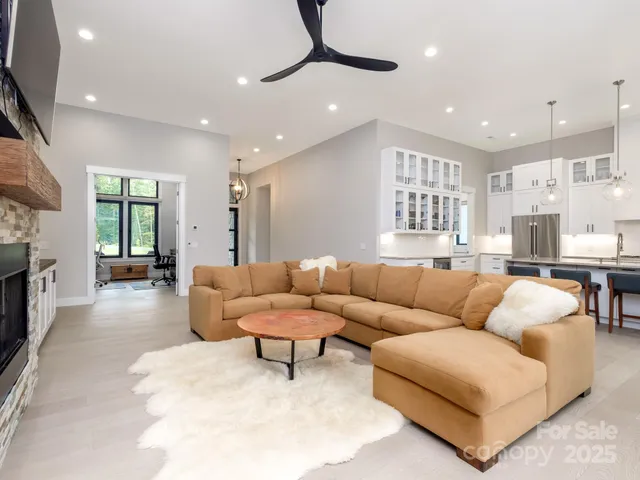 $1,375,000 | 422 Ascension Valley, Horse Shoe, NC 28742