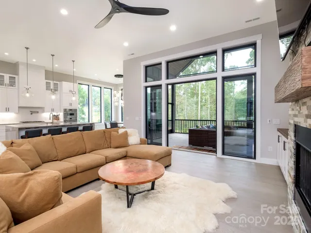 $1,375,000 | 422 Ascension Valley, Horse Shoe, NC 28742