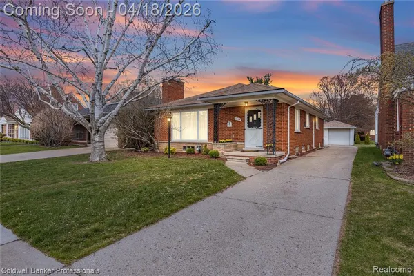 $300,000 | 1544 Dorthen Street, Grosse Pointe Woods, MI 48236