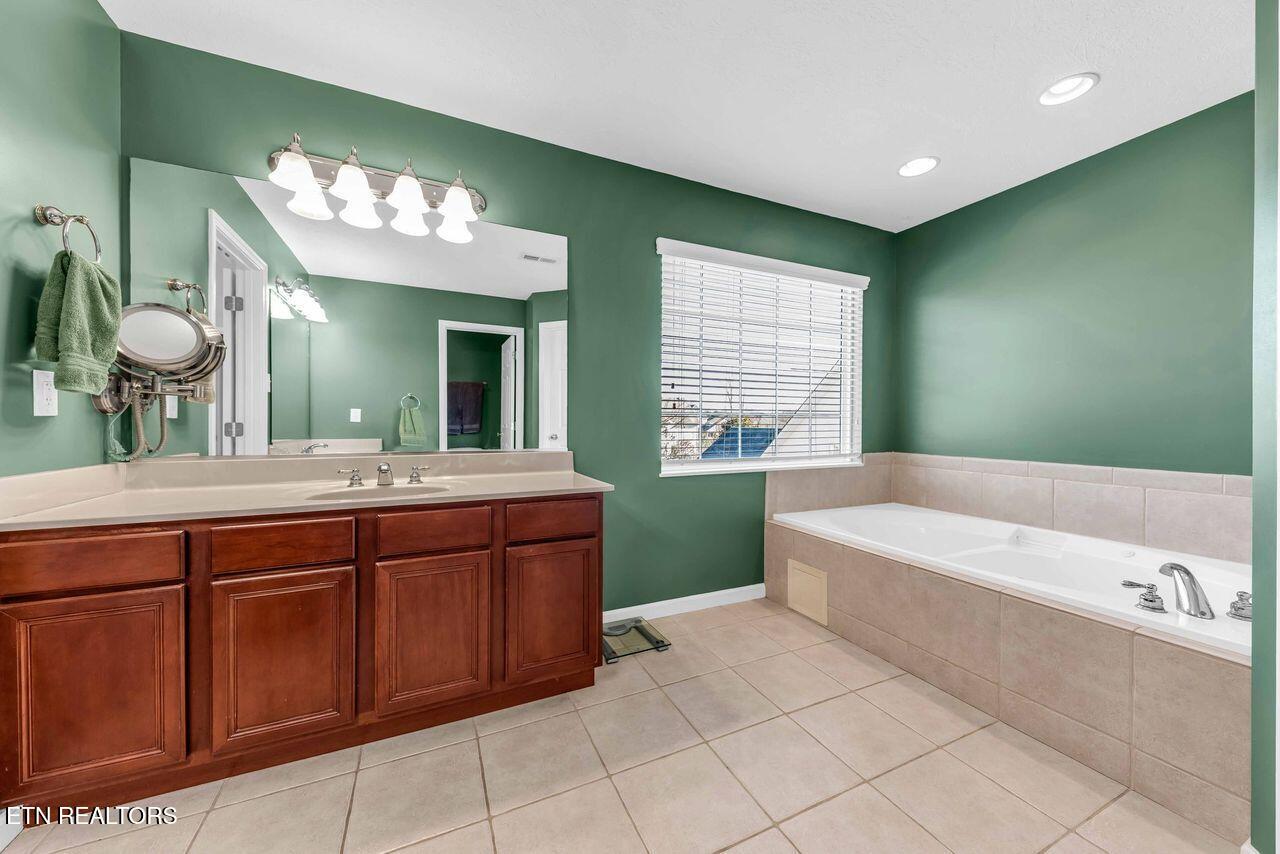 520 Spring Branch Lane Knoxville, TN 37934 - Photo 18 of 33 Primary Bath