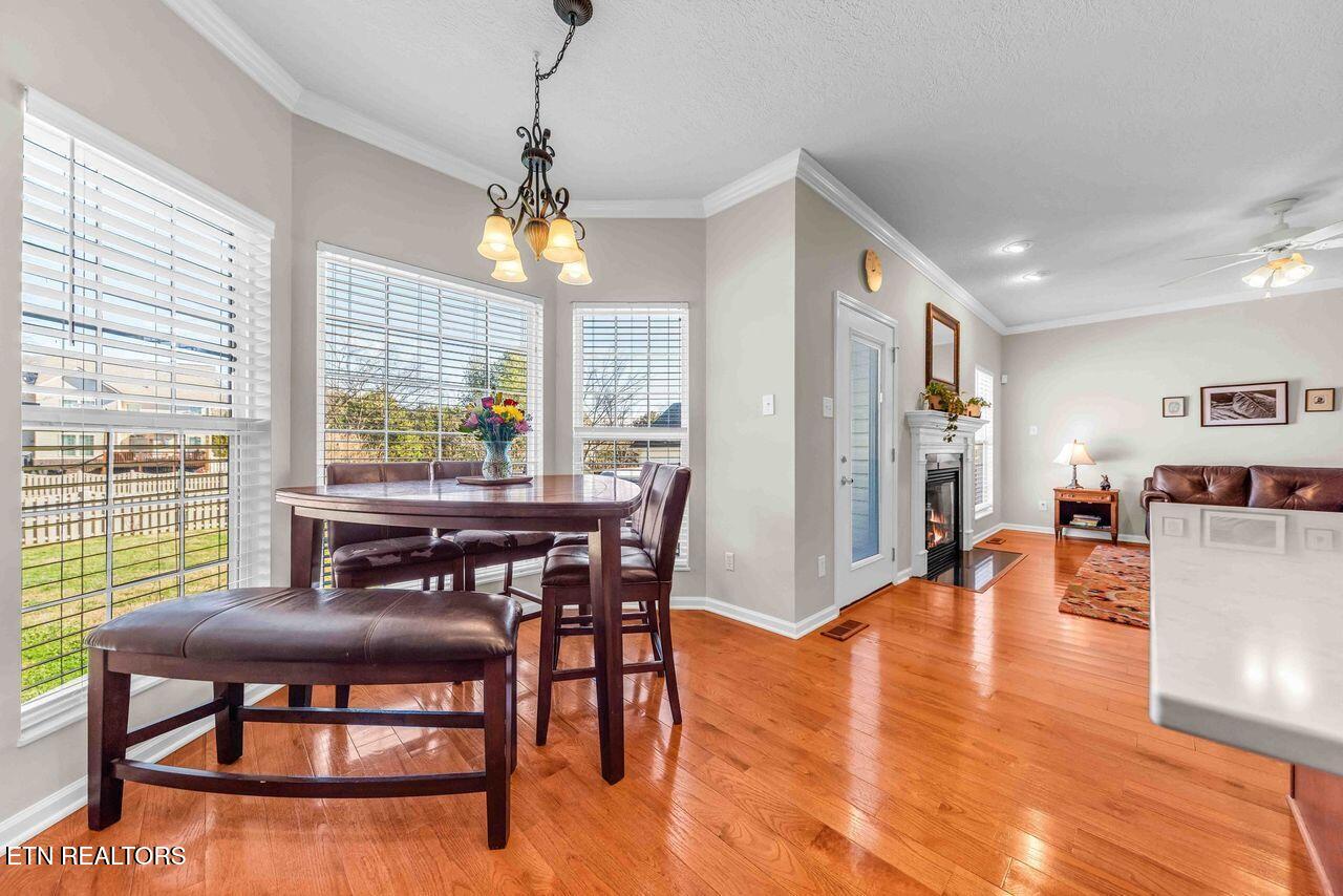 520 Spring Branch Lane Knoxville, TN 37934 - Photo 10 of 33 Breakfast Area Looking into Family Room