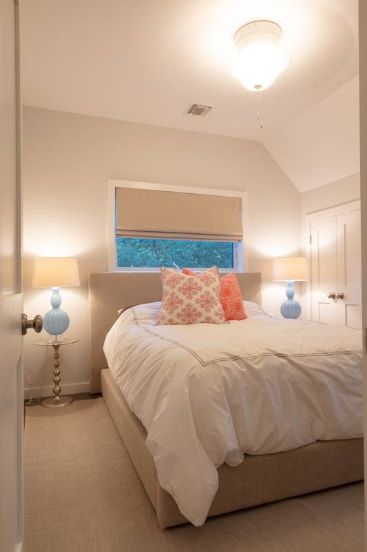 16 Roosevelt Road Montauk, NY 11954 - Photo 16 of 30 a bedroom with a bed and lamp