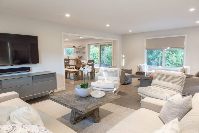 16 Roosevelt Road Montauk, NY 11954 - Photo 3 of 30 a living room with furniture and a flat screen tv