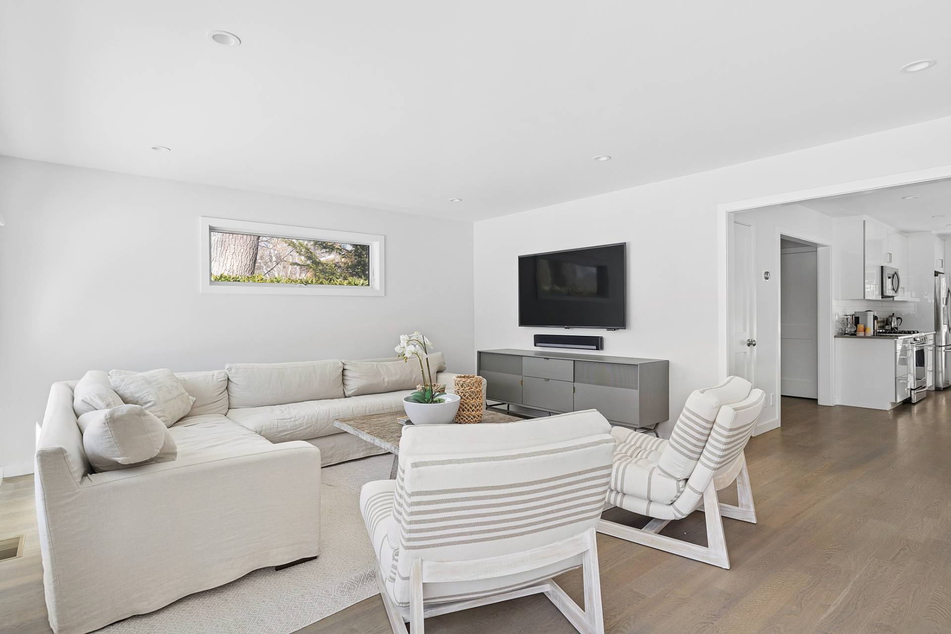 16 Roosevelt Road Montauk, NY 11954 - Photo 3 of 24