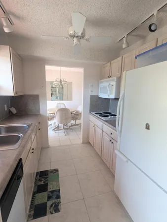 $2,000 | 2 Golfs Edge, Unit D, West Palm Beach, FL 33417