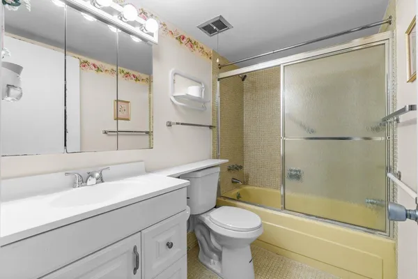 $2,000 | 2 Golfs Edge, Unit D, West Palm Beach, FL 33417