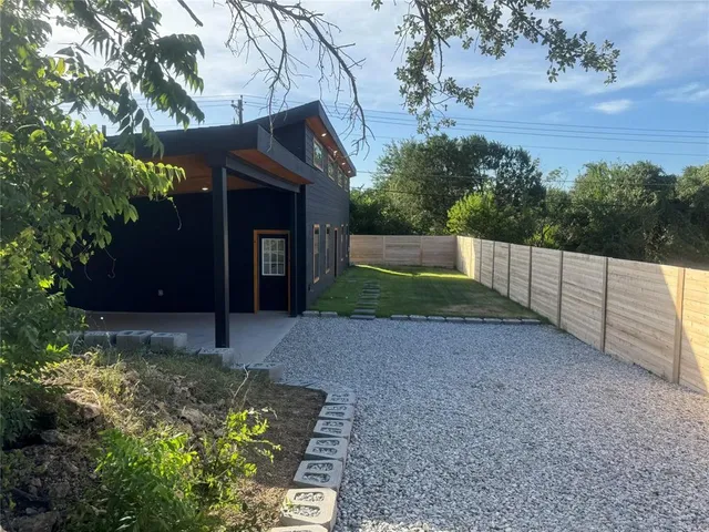 $1,700 | 2806 Beechwood Street, Granbury, TX 76048