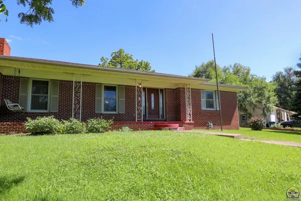 $299,000 | 414 Southwest Boulevard, Madison, KS 66860